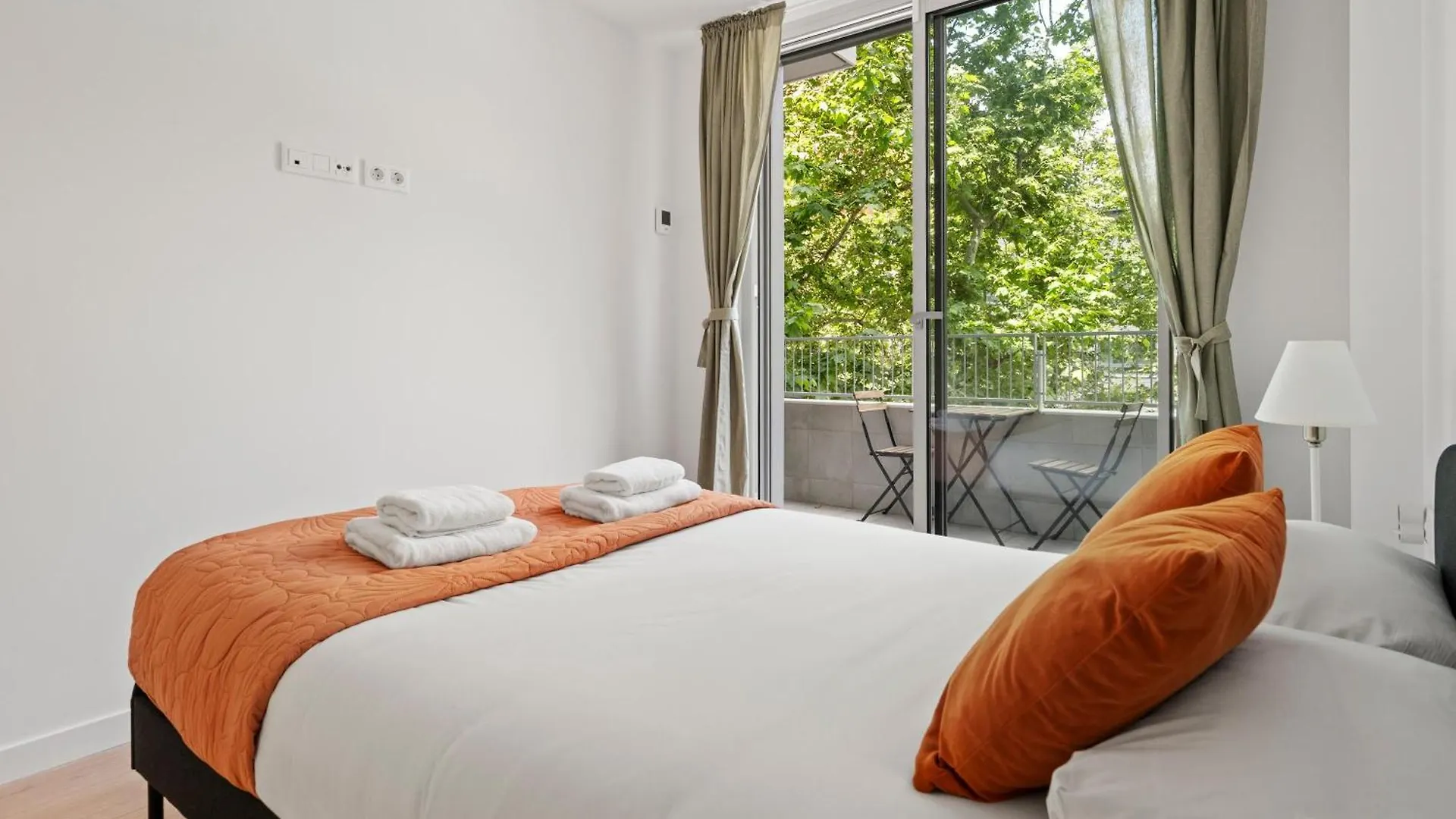Modern Oasis 1Br With Rooftop Pools & Parking 巴塞罗那 0*,