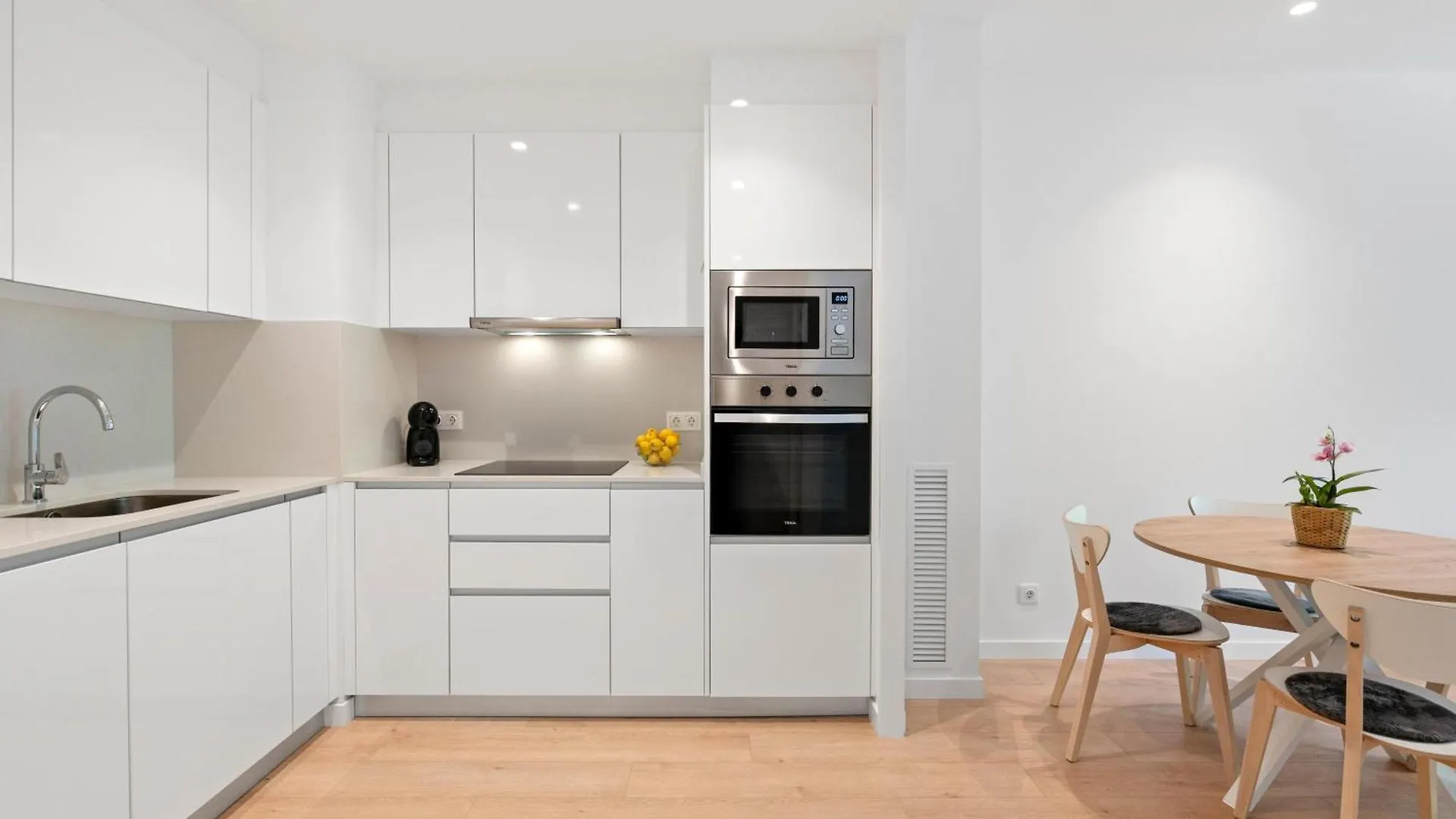 Modern Oasis 1Br With Rooftop Pools & Parking 巴塞罗那 公寓